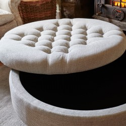 The lid is completely removable which offers a vast amount of storage space