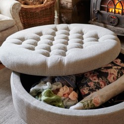 The lid is completely removable which offers a vast amount of storage space