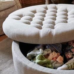 The lid is completely removable which offers a vast amount of storage space