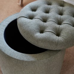 The lid is completely removable which offers a vast amount of storage space