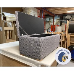 Sherwood Shallow Buttoned & Piped Lid Ottoman 119 x 53cm (47 x 21") COM Sanderson Cipriani Ink - 1ins Natural Square Foot 7744